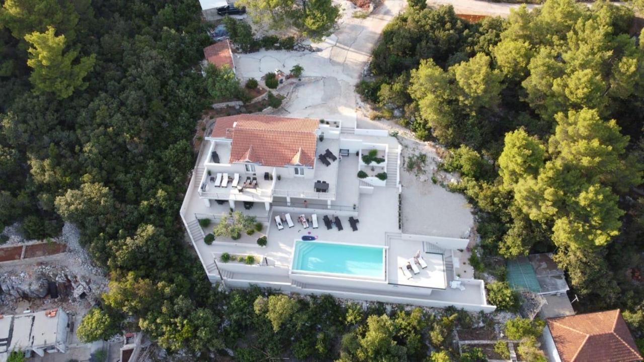 Hvar Lux * Basina