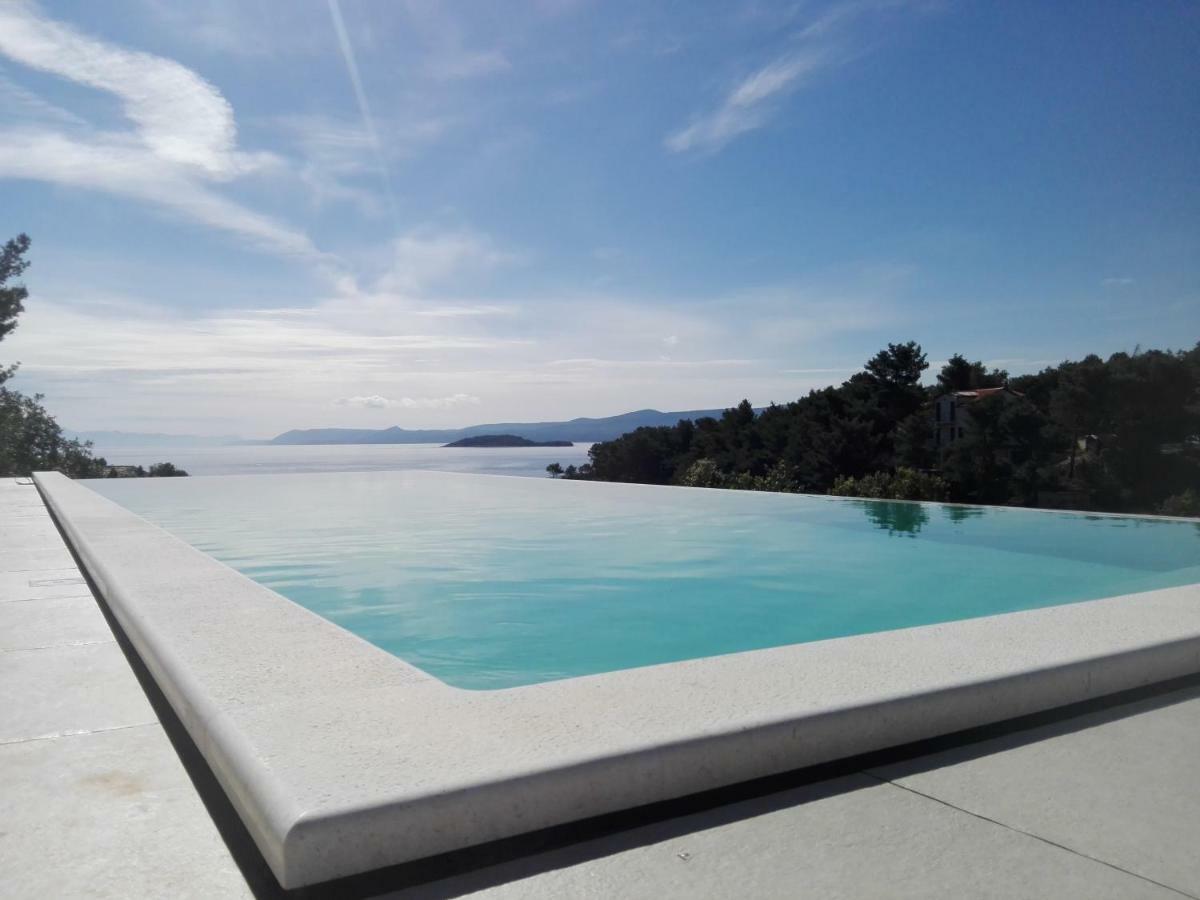 Hvar Lux Basina