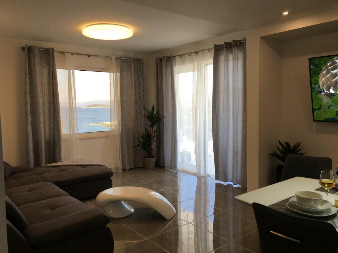 Hvar Lux Basina