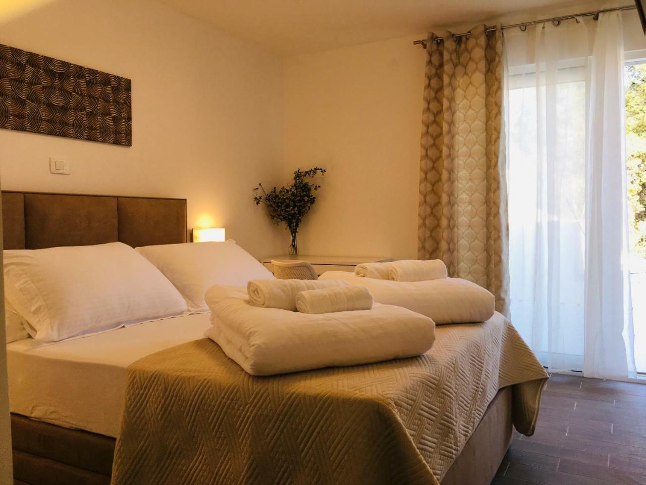 Hvar Lux Basina